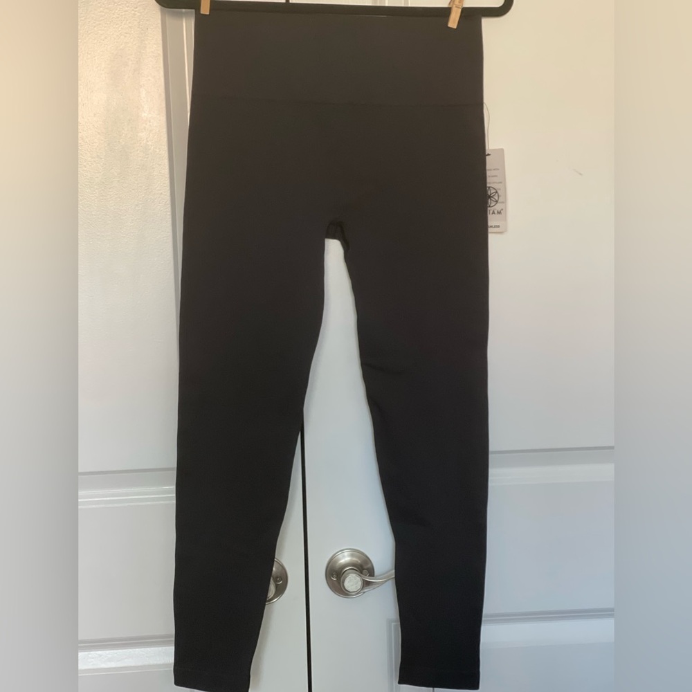 Gaiam Black yoga pants size L NWT